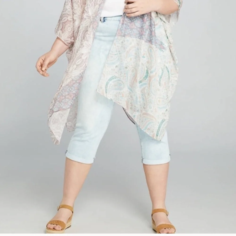 Lane Bryant Curvy Fit Acid Wash Pedal Jeans NWT
